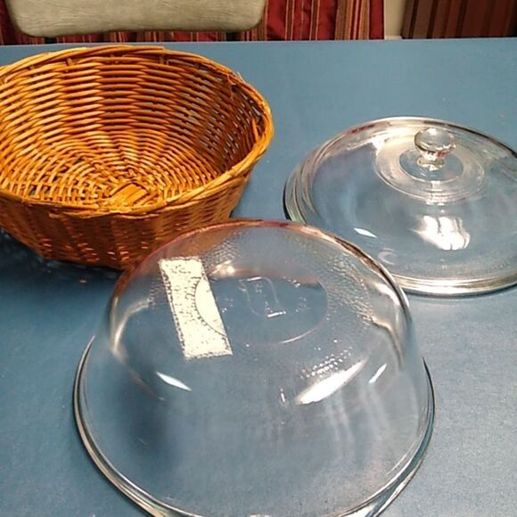 Glasbake 2 Quart Casserole Dish/Lid with Wicker Basket - Picture 6 of 8
